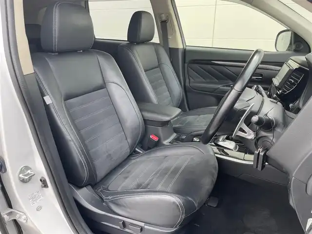 三菱 アウトランダー ＰＨＥＶ G セーフティパッケージ 岩手県 2015(平27)年 14.2万km シルキーホワイト 純正ナビ　ＣＤ／ＤＶＤ／Ｂｌｕｅｔｏｏｔｈ再生　フルセグ　バックＣ　全方位カメラ　純正１８ＡＷ　ＥＴＣ　Ｒクルコン　スマートキー　寒冷地　Ｐシート　Ｓヒーター　レーンキープ　パドルシフト　１００Ｖ