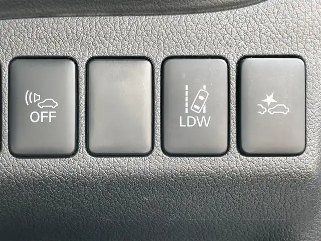 三菱 アウトランダー ＰＨＥＶ G セーフティパッケージ 岩手県 2015(平27)年 14.2万km シルキーホワイト 純正ナビ　ＣＤ／ＤＶＤ／Ｂｌｕｅｔｏｏｔｈ再生　フルセグ　バックＣ　全方位カメラ　純正１８ＡＷ　ＥＴＣ　Ｒクルコン　スマートキー　寒冷地　Ｐシート　Ｓヒーター　レーンキープ　パドルシフト　１００Ｖ