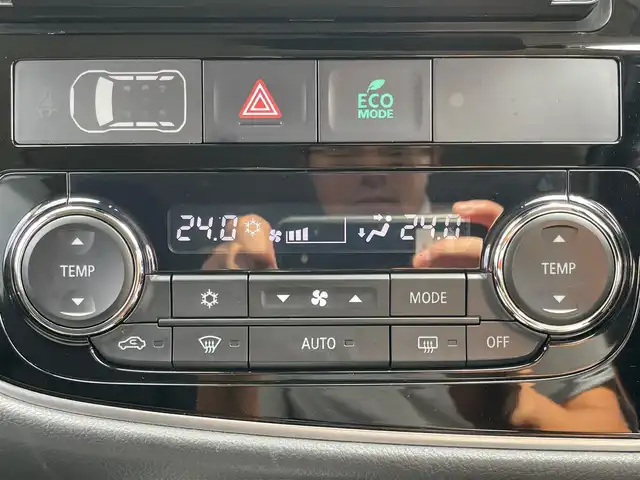 三菱 アウトランダー ＰＨＥＶ G セーフティパッケージ 岩手県 2015(平27)年 14.2万km シルキーホワイト 純正ナビ　ＣＤ／ＤＶＤ／Ｂｌｕｅｔｏｏｔｈ再生　フルセグ　バックＣ　全方位カメラ　純正１８ＡＷ　ＥＴＣ　Ｒクルコン　スマートキー　寒冷地　Ｐシート　Ｓヒーター　レーンキープ　パドルシフト　１００Ｖ