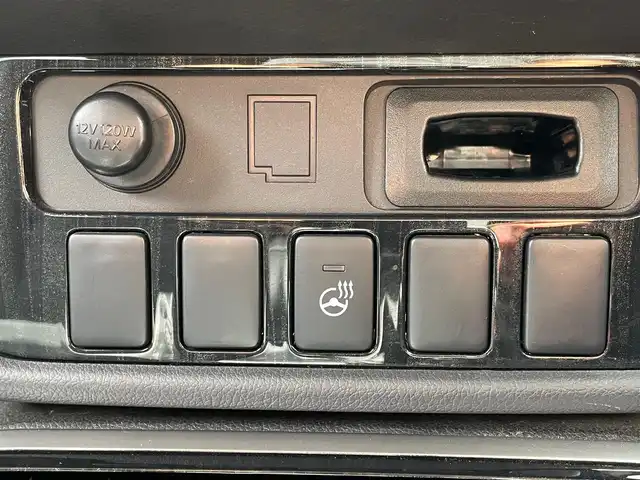三菱 アウトランダー ＰＨＥＶ G セーフティパッケージ 岩手県 2015(平27)年 14.2万km シルキーホワイト 純正ナビ　ＣＤ／ＤＶＤ／Ｂｌｕｅｔｏｏｔｈ再生　フルセグ　バックＣ　全方位カメラ　純正１８ＡＷ　ＥＴＣ　Ｒクルコン　スマートキー　寒冷地　Ｐシート　Ｓヒーター　レーンキープ　パドルシフト　１００Ｖ