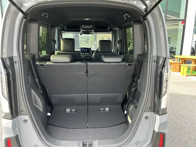 ホンダ Ｎ ＢＯＸ カスタム ターボ コーディネートS 奈良県 2024(令6)年 0.3万km グレー 純正ナビ　/フルセグ　/ＤＶＤ　/Bluetooth　/USB入力端子/AppleCarPlay/AndroidAuto/全方位カメラ/ETC　/前後ドライブレコーダー　/追従型クルーズコントロール　/レザーシート　/前席シートヒーター　/両側パワースライドドア　/純正フロアマット＆純正ラバーマット/純正アルミホイール/前後コーナーセンサー/衝突被害軽減ブレーキ/横滑り防止装置/車線逸脱警報/オートLEDライト/オートハイビーム/保証書/取扱説明書/W+サイド+カーテンエアバッグ