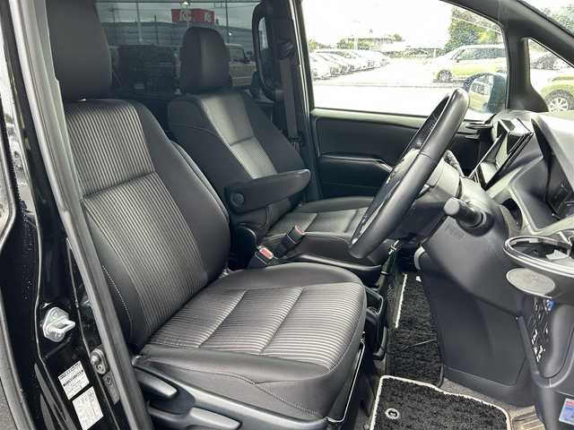 トヨタ ヴォクシー ハイブリッド ZS 煌Ⅱ 栃木県 2020(令2)年 6.1万km ブラック トヨタセーフティセンス/社外メモリナビ/フルセグＴＶ/DVD/Bluetooth/ALPINEフリップダウンモニター/バックカメラ/ETC/両側パワースライドドア/シートヒーター/クリアランスソナー/シートヒーター/LEDオートライト/フォグランプ/オートハイビーム/純正AW積込/クルーズコントロール