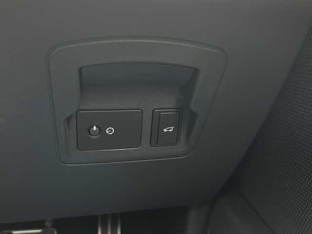 ランドローバー レンジローバーヴェラール Rダイナミック S 250PS 佐賀県 2023(令5)年 2.3万km 黒 純正ナビ/Bluetooth/ワンオーナー/全方位カメラ/ダブルサンルーフ/前後ドライブレコーダー/追従機能付きクルーズコントロール/衝突軽減システム/レーンアシスト/パドルシフト/ブレーキホールド/前席シートヒーター/ステアリングヒーター/ハーフレザーシート/前席パワーシート/シートメモリ/LEDライト/オートライト／オートマチックハイビーム/ETC2.0/保証書/取扱説明書/点検記録簿(R5)/スペアキー