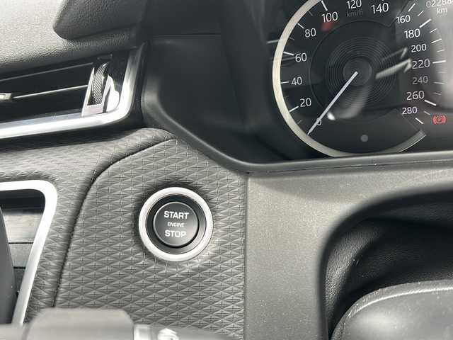 ランドローバー レンジローバーヴェラール Rダイナミック S 250PS 佐賀県 2023(令5)年 2.3万km 黒 純正ナビ/Bluetooth/ワンオーナー/全方位カメラ/ダブルサンルーフ/前後ドライブレコーダー/追従機能付きクルーズコントロール/衝突軽減システム/レーンアシスト/パドルシフト/ブレーキホールド/前席シートヒーター/ステアリングヒーター/ハーフレザーシート/前席パワーシート/シートメモリ/LEDライト/オートライト／オートマチックハイビーム/ETC2.0/保証書/取扱説明書/点検記録簿(R5)/スペアキー