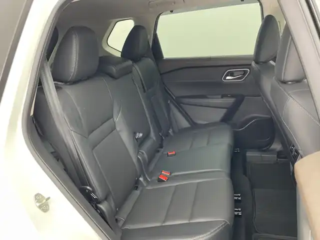 日産 エクストレイル G e－4ORCE 群馬県 2023(令5)年 1.3万km ブリリアントホワイトパール/スーパーブラック 2トーン サンルーフ　純正１２．３型ナビ　フルセグＴＶ　全周囲カメラ　ＢＯＳＥサウンド　プロパイロット　ヘッドアップディスプレイ　衝突被害軽減ブレーキ　電子ミラー　置くだけ充電　ＢＳＭ　ＥＴＣ２．０　禁煙