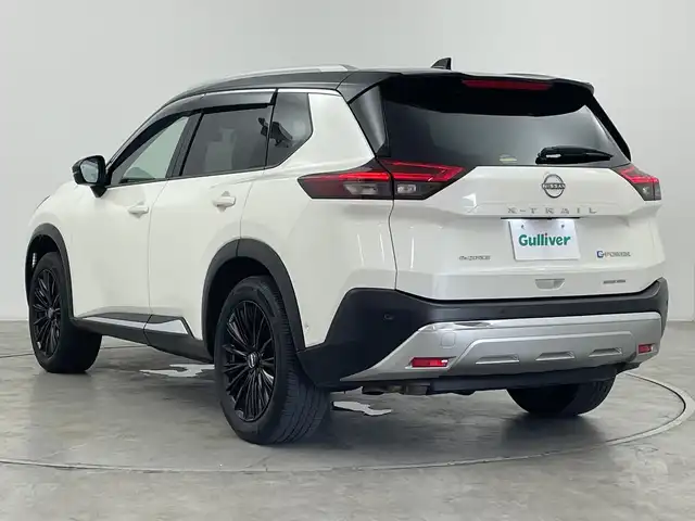 日産 エクストレイル G e－4ORCE 群馬県 2023(令5)年 1.3万km ブリリアントホワイトパール/スーパーブラック 2トーン サンルーフ　純正１２．３型ナビ　フルセグＴＶ　全周囲カメラ　ＢＯＳＥサウンド　プロパイロット　ヘッドアップディスプレイ　衝突被害軽減ブレーキ　電子ミラー　置くだけ充電　ＢＳＭ　ＥＴＣ２．０　禁煙