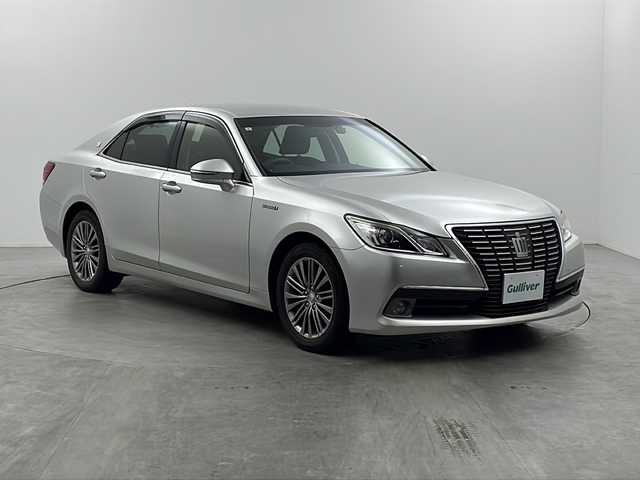 トヨタ クラウン ハイブリッド ロイヤルサルーン 栃木県 2013(平25)年 15.3万km プレシャスシルバー 純正ナビ/CD/DVD/BT/フルセグTV/AM/FM/バックカメラ/革巻きステアリング/ステアリングリモコン/クルーズコントロール/ステアリングヒーター/パワーシート（前席）/シートヒーター（前席）/純正HIDヘッドライト/フォグランプ/純正17インチアルミホイール