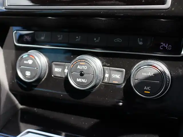 フォルクスワーゲン パサート ヴァリアント TSI ハイライン 宮城県 2016(平28)年 5.2万km ワインＭ 純正ナビ【ＢＴ／ＣＤ／ＤＶＤ／ＡＵＸ】/ワンオーナー　/黒レザーシート　/パドルシフト　/前席シートヒーター　/ルーフレール/アダプティブクルーズコントロール/レーンアシスト/サイドアシスト/プリクラッシュセーフティーシステム/フロントモニタリングシステム/ドライブレコーダー　/バックカメラ　/前席パワーシート　/パークパイロット　/パワートランク　/純正17インチAW/フォグランプ/LEDヘッドライト/ＥＴＣ　/禁煙車