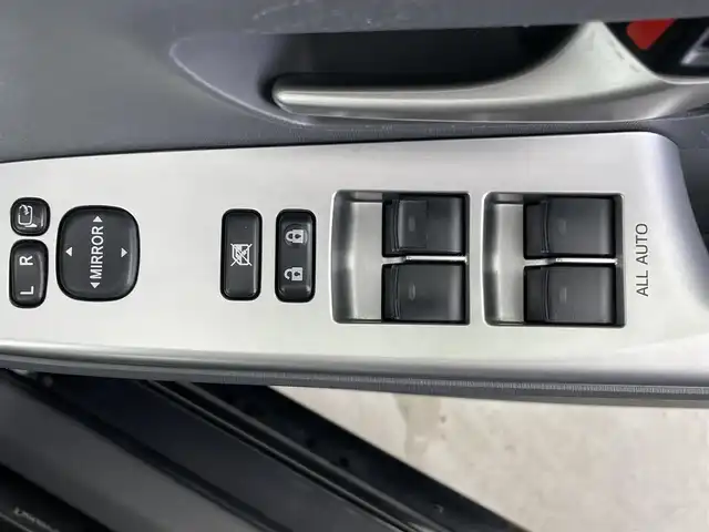 トヨタ プリウス α S ツーリングセレクション 愛知県 2013(平25)年 7.7万km ブラック ALPINE BIG8インチナビ/Bluetooth/バックカメラ/フルセグTV/横滑り防止装置/オートライト/フォグランプ/ヘッドライトウォッシャー/ビルトインETC/トラクションコントロール/純正AW/純正フロアマット/プッシュスタート/スマートキー/スペアキー