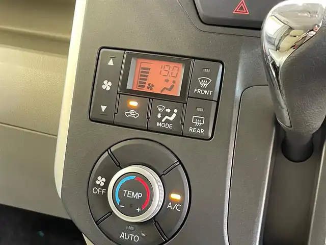 ダイハツ タント X SA 岩手県 2015(平27)年 4.4万km ブライトシルバーメタリック ４WD/左側パワースライドドア/スマートアシスト/衝突回避支援ブレーキ/誤発進抑制制御/先行車発進お知らせ機能/横滑り防止装置/アイドリングストップ/オートエアコン/ロールサンシェード/エンジンスターター/ヘッドライトレベライザー/純正ナビ/バックカメラ/オートライト/純正ホイールキャップ