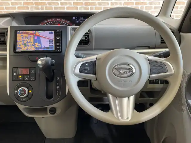 ダイハツ タント X SA 岩手県 2015(平27)年 4.4万km ブライトシルバーメタリック ４WD/左側パワースライドドア/スマートアシスト/衝突回避支援ブレーキ/誤発進抑制制御/先行車発進お知らせ機能/横滑り防止装置/アイドリングストップ/オートエアコン/ロールサンシェード/エンジンスターター/ヘッドライトレベライザー/純正ナビ/バックカメラ/オートライト/純正ホイールキャップ