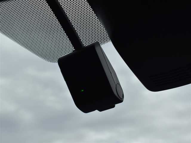 トヨタ カローラ フィールダー ハイブリッドG ダブルバイビー 大阪府 2019(令1)年 2.5万km ブラッキッシュアゲハガラスフレーク ワンオーナー/純正メモリナビ/フルセグTV・BT・CD・DVD・FM・AM/バックカメラ/ビルトインETC/トヨタセーフティセンス/・プリクラッシュセーフティ/・レーンディパーチャーアラート/・オートマチックハイビーム/・先行車発進お知らせ/クリアランスソナー/クルーズコントロール/純正LEDヘッドライト/革巻きステアリング/ハーフレザーシート/保証書・取説・スペアキー