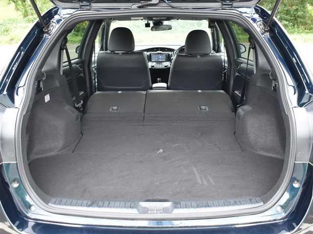 トヨタ カローラ フィールダー ハイブリッドG ダブルバイビー 大阪府 2019(令1)年 2.5万km ブラッキッシュアゲハガラスフレーク ワンオーナー/純正メモリナビ/フルセグTV・BT・CD・DVD・FM・AM/バックカメラ/ビルトインETC/トヨタセーフティセンス/・プリクラッシュセーフティ/・レーンディパーチャーアラート/・オートマチックハイビーム/・先行車発進お知らせ/クリアランスソナー/クルーズコントロール/純正LEDヘッドライト/革巻きステアリング/ハーフレザーシート/保証書・取説・スペアキー