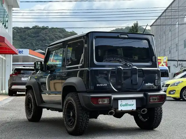スズキ ジムニー シエラ JC 長崎県 2023(令5)年 0.3万km ブルーイッシュブラックパール3 登録時3017km/社外ナビ/・TV/・Bluetooth/・DVD/バックカメラ/クルーズコントロール/全席シートカバー/アルパインデジタルインナーミラー/メーターパネル交換/社外肘置き/TRUST製ブースト計/BLITZエアクリーナー/社外マフラー/ホワイトレターブロックタイヤ/背面タイヤあり/社外16インチアルミホイール/ボンネット油圧式ダンパー
