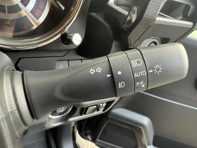 スズキ ジムニー シエラ JC 長崎県 2023(令5)年 0.3万km ブルーイッシュブラックパール3 登録時3017km/社外ナビ/・TV/・Bluetooth/・DVD/バックカメラ/クルーズコントロール/全席シートカバー/アルパインデジタルインナーミラー/メーターパネル交換/社外肘置き/TRUST製ブースト計/BLITZエアクリーナー/社外マフラー/ホワイトレターブロックタイヤ/背面タイヤあり/社外16インチアルミホイール/ボンネット油圧式ダンパー