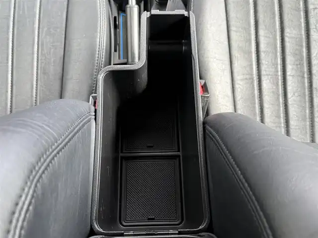 スズキ ジムニー シエラ JC 長崎県 2023(令5)年 0.3万km ブルーイッシュブラックパール3 登録時3017km/社外ナビ/・TV/・Bluetooth/・DVD/バックカメラ/クルーズコントロール/全席シートカバー/アルパインデジタルインナーミラー/メーターパネル交換/社外肘置き/TRUST製ブースト計/BLITZエアクリーナー/社外マフラー/ホワイトレターブロックタイヤ/背面タイヤあり/社外16インチアルミホイール/ボンネット油圧式ダンパー