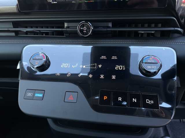 日産 セレナ e－パワー ハイウェイスター V 千葉県 2025(令7)年 0.1千km プリズムホワイト 純正12.3ナビ/(AM/FM/フルセグ/BT/USB/HDMI)/全周囲カメラ/ナビ連動ドライブレコーダー/ブラインドスポットモニター/衝突軽減システム/車線逸脱警報/クルーズコントロール/フリップダウンモニター/両側パワースライドドア/ハンズフリーオートスライドドア/横滑り防止装置/ETC2.0/アイドリングストップ/LEDヘッドライト/フォグランプ/オートライト/ウィンカーミラー/電動格納ミラー/純正16インチアルミホイール/シートリフター/プッシュスタート/スマートキー/フロアマット/スペアキー/取扱説明書