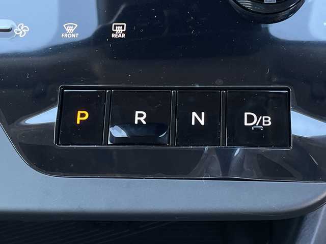 日産 セレナ e－パワー ハイウェイスター V 千葉県 2025(令7)年 0.1千km プリズムホワイト 純正12.3ナビ/(AM/FM/フルセグ/BT/USB/HDMI)/全周囲カメラ/ナビ連動ドライブレコーダー/ブラインドスポットモニター/衝突軽減システム/車線逸脱警報/クルーズコントロール/フリップダウンモニター/両側パワースライドドア/ハンズフリーオートスライドドア/横滑り防止装置/ETC2.0/アイドリングストップ/LEDヘッドライト/フォグランプ/オートライト/ウィンカーミラー/電動格納ミラー/純正16インチアルミホイール/シートリフター/プッシュスタート/スマートキー/フロアマット/スペアキー/取扱説明書