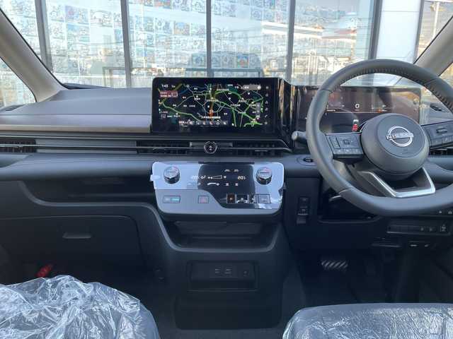 日産 セレナ e－パワー ハイウェイスター V 千葉県 2025(令7)年 0.1千km プリズムホワイト 純正12.3ナビ/(AM/FM/フルセグ/BT/USB/HDMI)/全周囲カメラ/ナビ連動ドライブレコーダー/ブラインドスポットモニター/衝突軽減システム/車線逸脱警報/クルーズコントロール/フリップダウンモニター/両側パワースライドドア/ハンズフリーオートスライドドア/横滑り防止装置/ETC2.0/アイドリングストップ/LEDヘッドライト/フォグランプ/オートライト/ウィンカーミラー/電動格納ミラー/純正16インチアルミホイール/シートリフター/プッシュスタート/スマートキー/フロアマット/スペアキー/取扱説明書