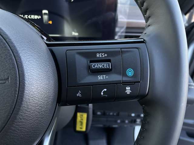 日産 セレナ e－パワー ハイウェイスター V 千葉県 2025(令7)年 0.1千km プリズムホワイト 純正12.3ナビ/(AM/FM/フルセグ/BT/USB/HDMI)/全周囲カメラ/ナビ連動ドライブレコーダー/ブラインドスポットモニター/衝突軽減システム/車線逸脱警報/クルーズコントロール/フリップダウンモニター/両側パワースライドドア/ハンズフリーオートスライドドア/横滑り防止装置/ETC2.0/アイドリングストップ/LEDヘッドライト/フォグランプ/オートライト/ウィンカーミラー/電動格納ミラー/純正16インチアルミホイール/シートリフター/プッシュスタート/スマートキー/フロアマット/スペアキー/取扱説明書