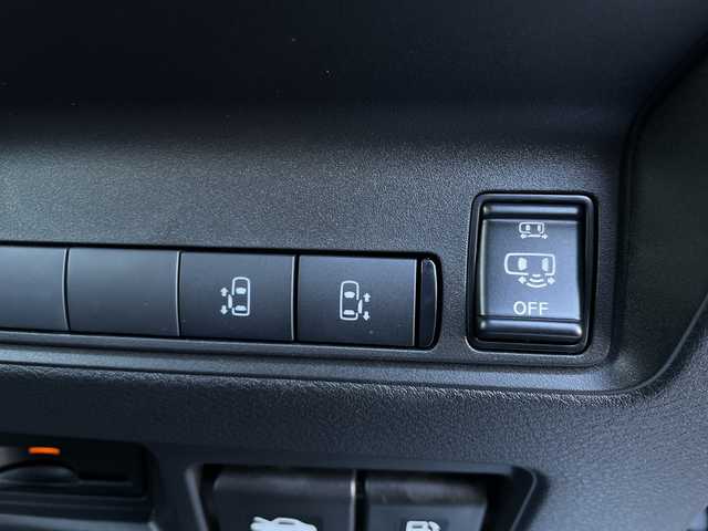 日産 セレナ e－パワー ハイウェイスター V 千葉県 2025(令7)年 0.1千km プリズムホワイト 純正12.3ナビ/(AM/FM/フルセグ/BT/USB/HDMI)/全周囲カメラ/ナビ連動ドライブレコーダー/ブラインドスポットモニター/衝突軽減システム/車線逸脱警報/クルーズコントロール/フリップダウンモニター/両側パワースライドドア/ハンズフリーオートスライドドア/横滑り防止装置/ETC2.0/アイドリングストップ/LEDヘッドライト/フォグランプ/オートライト/ウィンカーミラー/電動格納ミラー/純正16インチアルミホイール/シートリフター/プッシュスタート/スマートキー/フロアマット/スペアキー/取扱説明書