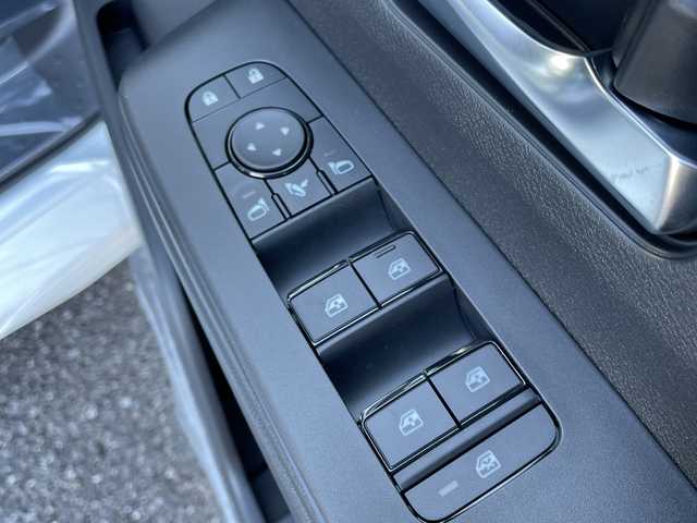 日産 セレナ e－パワー ハイウェイスター V 千葉県 2025(令7)年 0.1千km プリズムホワイト 純正12.3ナビ/(AM/FM/フルセグ/BT/USB/HDMI)/全周囲カメラ/ナビ連動ドライブレコーダー/ブラインドスポットモニター/衝突軽減システム/車線逸脱警報/クルーズコントロール/フリップダウンモニター/両側パワースライドドア/ハンズフリーオートスライドドア/横滑り防止装置/ETC2.0/アイドリングストップ/LEDヘッドライト/フォグランプ/オートライト/ウィンカーミラー/電動格納ミラー/純正16インチアルミホイール/シートリフター/プッシュスタート/スマートキー/フロアマット/スペアキー/取扱説明書