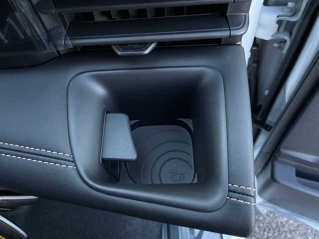 日産 セレナ e－パワー ハイウェイスター V 千葉県 2025(令7)年 0.1千km プリズムホワイト 純正12.3ナビ/(AM/FM/フルセグ/BT/USB/HDMI)/全周囲カメラ/ナビ連動ドライブレコーダー/ブラインドスポットモニター/衝突軽減システム/車線逸脱警報/クルーズコントロール/フリップダウンモニター/両側パワースライドドア/ハンズフリーオートスライドドア/横滑り防止装置/ETC2.0/アイドリングストップ/LEDヘッドライト/フォグランプ/オートライト/ウィンカーミラー/電動格納ミラー/純正16インチアルミホイール/シートリフター/プッシュスタート/スマートキー/フロアマット/スペアキー/取扱説明書