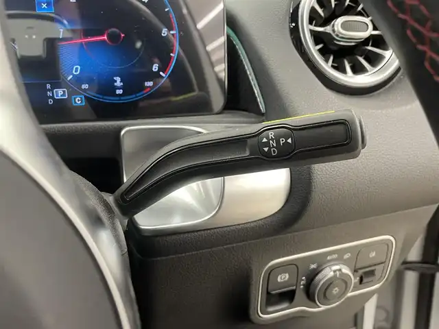 メルセデス・ベンツ ＧＬＢ２００ｄ AMGライン 岡山県 2021(令3)年 4.7万km デジタルホワイト ナビゲーションパッケージ/AMGラインパッケージ/レーダーセーフティーパッケージ/アドバンスドパッケージ/HUD/純正ナビ/全周囲カメラ/Bluetooth/USB/フルセグTV/アンビエントライト/道路標識アシスト/アクティブレーンキープアシスト/アクティブブレーキアシスト/アテンションアシスト/BSA/ドラレコ/インテリジェントライト/ハーフレザーシート/インテリジェントライト/ハーフレザーシート/パワーシート/シートヒーター