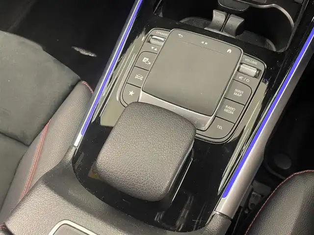 メルセデス・ベンツ ＧＬＢ２００ｄ AMGライン 岡山県 2021(令3)年 4.7万km デジタルホワイト ナビゲーションパッケージ/AMGラインパッケージ/レーダーセーフティーパッケージ/アドバンスドパッケージ/HUD/純正ナビ/全周囲カメラ/Bluetooth/USB/フルセグTV/アンビエントライト/道路標識アシスト/アクティブレーンキープアシスト/アクティブブレーキアシスト/アテンションアシスト/BSA/ドラレコ/インテリジェントライト/ハーフレザーシート/インテリジェントライト/ハーフレザーシート/パワーシート/シートヒーター