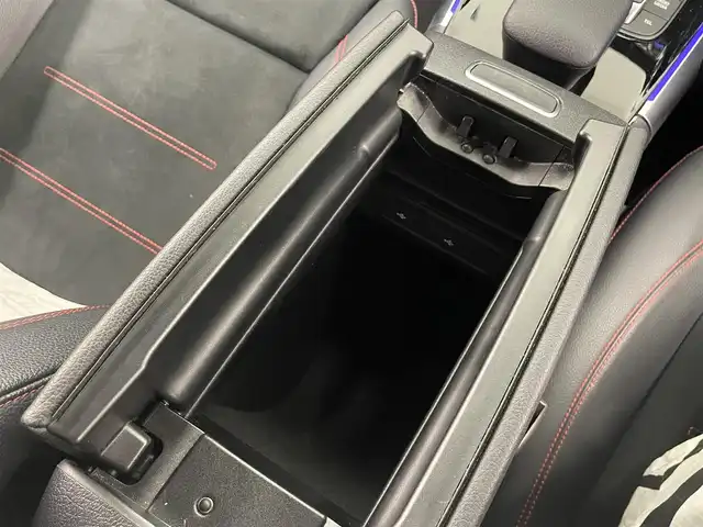 メルセデス・ベンツ ＧＬＢ２００ｄ AMGライン 岡山県 2021(令3)年 4.7万km デジタルホワイト ナビゲーションパッケージ/AMGラインパッケージ/レーダーセーフティーパッケージ/アドバンスドパッケージ/HUD/純正ナビ/全周囲カメラ/Bluetooth/USB/フルセグTV/アンビエントライト/道路標識アシスト/アクティブレーンキープアシスト/アクティブブレーキアシスト/アテンションアシスト/BSA/ドラレコ/インテリジェントライト/ハーフレザーシート/インテリジェントライト/ハーフレザーシート/パワーシート/シートヒーター