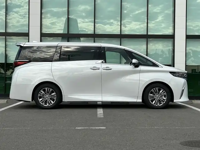 トヨタ アルファード Z 和歌山県 2025(令7)年 0.1千km プラチナホワイトパールマイカ 純正ナビ/フルセグTV/(AM/FM/USB/Bluetooth)/全方位カメラ/寒冷地仕様/ユニバーサルステップ/ITSコネクト/レーダークルコン/プリクラッシュセーフティ/レーンキープアシスト/ブラインドスポットモニター/クリアランスソナー/デジタルインナーミラー/置くだけ充電/ビルトインETC2.0/エアーベンチレーション/ステアリングヒーター/両側パワースライドドア/電動パーキング/オートホールド/ポジションメモリー/パワーシート/オートライト/オートマチックハイビーム/プッシュスタート/スマートキー