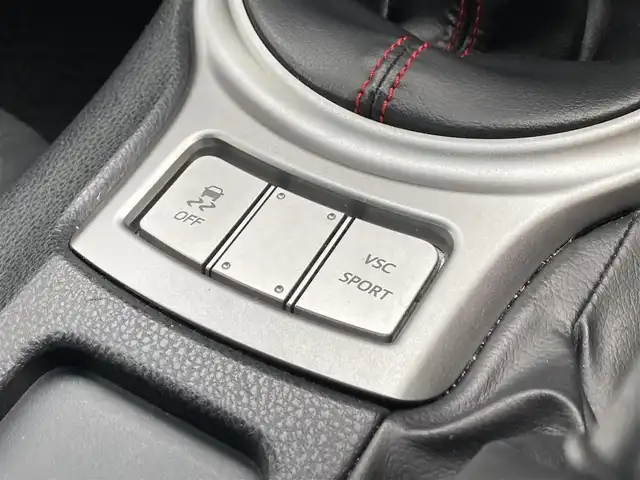 トヨタ ８６ GT 愛媛県 2013(平25)年 12万km サテンホワイトパール クスコタワーバー /スパルコセミバケットシート /後期テール /ケンウッドナビ /・CD/DVD/フルセグTV/Bluetooth/SD  /バックカメラ /ETC /HIDオートライト /純正アルミ /社外レーダー/取扱説明書/保証書/スペアキー