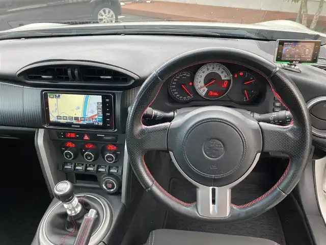 トヨタ ８６ GT 愛媛県 2013(平25)年 12万km サテンホワイトパール クスコタワーバー /スパルコセミバケットシート /後期テール /ケンウッドナビ /・CD/DVD/フルセグTV/Bluetooth/SD  /バックカメラ /ETC /HIDオートライト /純正アルミ /社外レーダー/取扱説明書/保証書/スペアキー