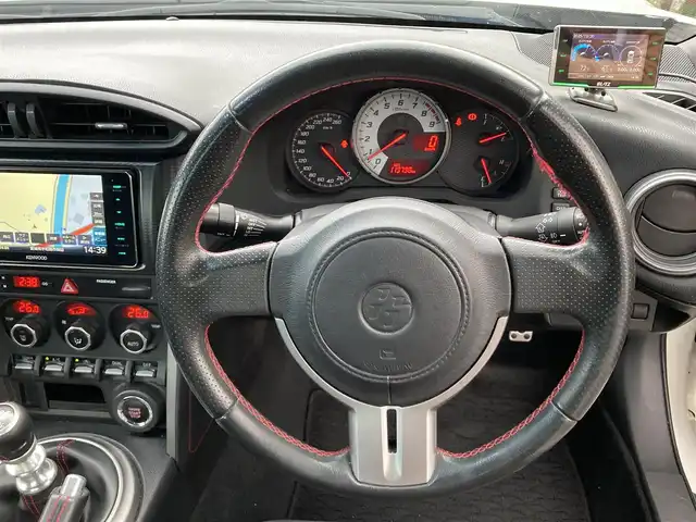 トヨタ ８６ GT 愛媛県 2013(平25)年 12万km サテンホワイトパール クスコタワーバー /スパルコセミバケットシート /後期テール /ケンウッドナビ /・CD/DVD/フルセグTV/Bluetooth/SD  /バックカメラ /ETC /HIDオートライト /純正アルミ /社外レーダー/取扱説明書/保証書/スペアキー