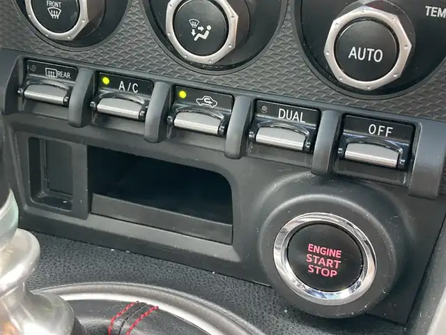 トヨタ ８６ GT 愛媛県 2013(平25)年 12万km サテンホワイトパール クスコタワーバー /スパルコセミバケットシート /後期テール /ケンウッドナビ /・CD/DVD/フルセグTV/Bluetooth/SD  /バックカメラ /ETC /HIDオートライト /純正アルミ /社外レーダー/取扱説明書/保証書/スペアキー