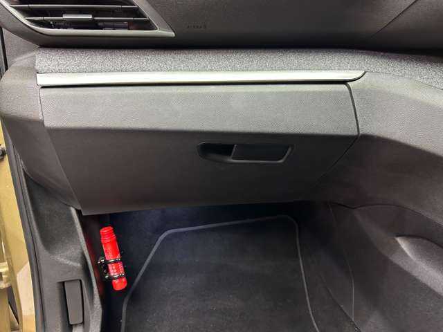 プジョー ３００８ ブルー HDi スペシャルED 千葉県 2018(平30)年 4.7万km ベージュ 特別仕様車　/ＡＣＣ　/半革シート　/純正ナビ　/ＴＶ　/Ｂカメラ　/ワイヤレスチャージ　/電動リアゲート　/アドバンスドグリップコントロール　　/オートハイビーム　/衝突軽減Ｂ　/ＢＳＭ　/ＬＫＡ　/ワンオーナー　/ドラレコ