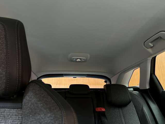 プジョー ３００８ ブルー HDi スペシャルED 千葉県 2018(平30)年 4.7万km ベージュ 特別仕様車　/ＡＣＣ　/半革シート　/純正ナビ　/ＴＶ　/Ｂカメラ　/ワイヤレスチャージ　/電動リアゲート　/アドバンスドグリップコントロール　　/オートハイビーム　/衝突軽減Ｂ　/ＢＳＭ　/ＬＫＡ　/ワンオーナー　/ドラレコ