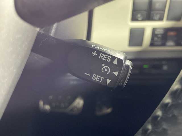 トヨタ ノア ハイブリッド Si ダブルバイビーⅡ 神奈川県 2019(令1)年 5万km ホワイトパールクリスタルシャイン トヨタセーフティセンス/純正10型ナビ【NSZN-Z68T】/・BT/フルセグTV/CD/DVD/SD/バックカメラ/純正12.1型フリップダウンモニター/デジタルインナーミラー/両側電動スライドドア/ハーフレザーシート/シートヒーター(D/N)/ビルトインETC2.0/革巻きステアリング/ステアリングスイッチ/クルーズコントロール/TRC/スマートキー/プッシュスタートボタン/シートリフター/LEDヘッドライト/フォグ/電動格納ミラー/ウィンカーミラー/二列目テーブル/二列目サンシェード/二列目USBポート/純正16インチアルミホイール/純正ドアバイザー/フロアマット