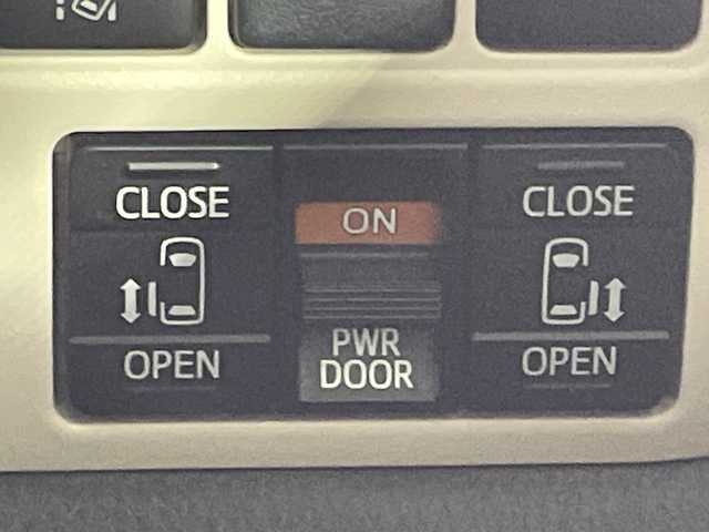 トヨタ ノア ハイブリッド Si ダブルバイビーⅡ 神奈川県 2019(令1)年 5万km ホワイトパールクリスタルシャイン トヨタセーフティセンス/純正10型ナビ【NSZN-Z68T】/・BT/フルセグTV/CD/DVD/SD/バックカメラ/純正12.1型フリップダウンモニター/デジタルインナーミラー/両側電動スライドドア/ハーフレザーシート/シートヒーター(D/N)/ビルトインETC2.0/革巻きステアリング/ステアリングスイッチ/クルーズコントロール/TRC/スマートキー/プッシュスタートボタン/シートリフター/LEDヘッドライト/フォグ/電動格納ミラー/ウィンカーミラー/二列目テーブル/二列目サンシェード/二列目USBポート/純正16インチアルミホイール/純正ドアバイザー/フロアマット