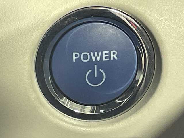 トヨタ ノア ハイブリッド Si ダブルバイビーⅡ 神奈川県 2019(令1)年 5万km ホワイトパールクリスタルシャイン トヨタセーフティセンス/純正10型ナビ【NSZN-Z68T】/・BT/フルセグTV/CD/DVD/SD/バックカメラ/純正12.1型フリップダウンモニター/デジタルインナーミラー/両側電動スライドドア/ハーフレザーシート/シートヒーター(D/N)/ビルトインETC2.0/革巻きステアリング/ステアリングスイッチ/クルーズコントロール/TRC/スマートキー/プッシュスタートボタン/シートリフター/LEDヘッドライト/フォグ/電動格納ミラー/ウィンカーミラー/二列目テーブル/二列目サンシェード/二列目USBポート/純正16インチアルミホイール/純正ドアバイザー/フロアマット