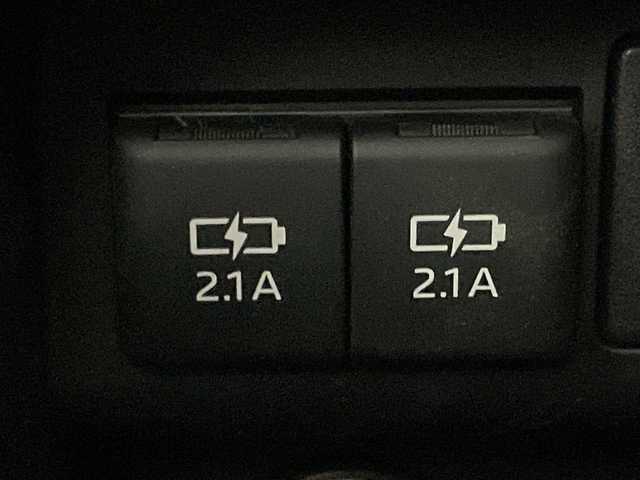 トヨタ ノア ハイブリッド Si ダブルバイビーⅡ 神奈川県 2019(令1)年 5万km ホワイトパールクリスタルシャイン トヨタセーフティセンス/純正10型ナビ【NSZN-Z68T】/・BT/フルセグTV/CD/DVD/SD/バックカメラ/純正12.1型フリップダウンモニター/デジタルインナーミラー/両側電動スライドドア/ハーフレザーシート/シートヒーター(D/N)/ビルトインETC2.0/革巻きステアリング/ステアリングスイッチ/クルーズコントロール/TRC/スマートキー/プッシュスタートボタン/シートリフター/LEDヘッドライト/フォグ/電動格納ミラー/ウィンカーミラー/二列目テーブル/二列目サンシェード/二列目USBポート/純正16インチアルミホイール/純正ドアバイザー/フロアマット