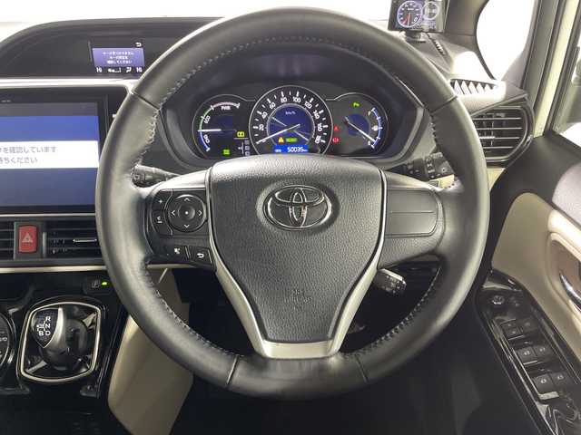 トヨタ ノア ハイブリッド Si ダブルバイビーⅡ 神奈川県 2019(令1)年 5万km ホワイトパールクリスタルシャイン トヨタセーフティセンス/純正10型ナビ【NSZN-Z68T】/・BT/フルセグTV/CD/DVD/SD/バックカメラ/純正12.1型フリップダウンモニター/デジタルインナーミラー/両側電動スライドドア/ハーフレザーシート/シートヒーター(D/N)/ビルトインETC2.0/革巻きステアリング/ステアリングスイッチ/クルーズコントロール/TRC/スマートキー/プッシュスタートボタン/シートリフター/LEDヘッドライト/フォグ/電動格納ミラー/ウィンカーミラー/二列目テーブル/二列目サンシェード/二列目USBポート/純正16インチアルミホイール/純正ドアバイザー/フロアマット