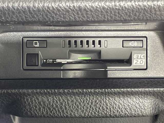 トヨタ ノア ハイブリッド Si ダブルバイビーⅡ 神奈川県 2019(令1)年 5万km ホワイトパールクリスタルシャイン トヨタセーフティセンス/純正10型ナビ【NSZN-Z68T】/・BT/フルセグTV/CD/DVD/SD/バックカメラ/純正12.1型フリップダウンモニター/デジタルインナーミラー/両側電動スライドドア/ハーフレザーシート/シートヒーター(D/N)/ビルトインETC2.0/革巻きステアリング/ステアリングスイッチ/クルーズコントロール/TRC/スマートキー/プッシュスタートボタン/シートリフター/LEDヘッドライト/フォグ/電動格納ミラー/ウィンカーミラー/二列目テーブル/二列目サンシェード/二列目USBポート/純正16インチアルミホイール/純正ドアバイザー/フロアマット