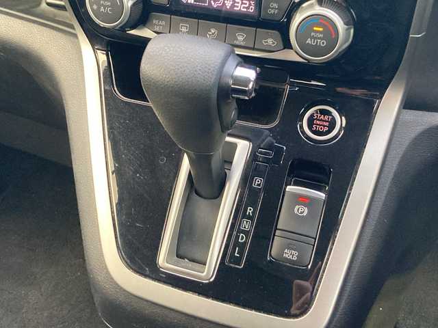 日産 セレナ ハイウェイスター G 茨城県 2018(平30)年 6.3万km ブリリアントホワイトパール 純正９インチメモリナビ【MM517D-L】/プロパイロット/両側パワースライドドア/後席フリップダウンモニター/エマージェンシーブレーキ/コーナーセンサー/全方位カメラ/ドライブレコーダー/ETC/オートライト/LEDヘッドライト/純正16inアルミホイール/純正フロアマット/スマートキー/スペアキー/取扱説明書