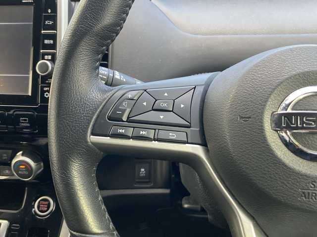 日産 セレナ ハイウェイスター G 茨城県 2018(平30)年 6.3万km ブリリアントホワイトパール 純正９インチメモリナビ【MM517D-L】/プロパイロット/両側パワースライドドア/後席フリップダウンモニター/エマージェンシーブレーキ/コーナーセンサー/全方位カメラ/ドライブレコーダー/ETC/オートライト/LEDヘッドライト/純正16inアルミホイール/純正フロアマット/スマートキー/スペアキー/取扱説明書