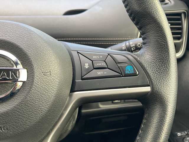 日産 セレナ ハイウェイスター G 茨城県 2018(平30)年 6.3万km ブリリアントホワイトパール 純正９インチメモリナビ【MM517D-L】/プロパイロット/両側パワースライドドア/後席フリップダウンモニター/エマージェンシーブレーキ/コーナーセンサー/全方位カメラ/ドライブレコーダー/ETC/オートライト/LEDヘッドライト/純正16inアルミホイール/純正フロアマット/スマートキー/スペアキー/取扱説明書