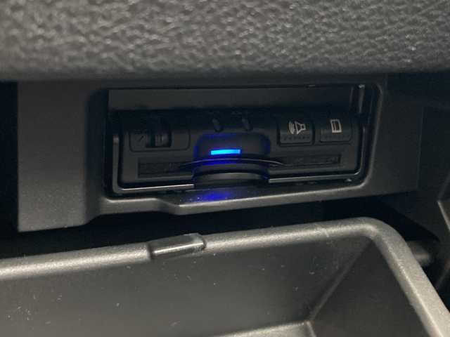 日産 セレナ ハイウェイスター G 茨城県 2018(平30)年 6.3万km ブリリアントホワイトパール 純正９インチメモリナビ【MM517D-L】/プロパイロット/両側パワースライドドア/後席フリップダウンモニター/エマージェンシーブレーキ/コーナーセンサー/全方位カメラ/ドライブレコーダー/ETC/オートライト/LEDヘッドライト/純正16inアルミホイール/純正フロアマット/スマートキー/スペアキー/取扱説明書