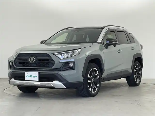 トヨタ ＲＡＶ４ アドベンチャー 群馬県 2020(令2)年 3.4万km アッシュグレーメタリック/アーバンカーキ パノラマルーフ/ブラインドスポットモニター/リヤクロストラフィックオートブレーキ/インテリジェントクリアランスソナー/純正9インチSDナビ/（フルセグTV/Bluetooth/CD/DVD/SD）/バックカメラ/トヨタセーフティセンス/・プリクラッシュセーフティ/・レーントレーシングアシスト/・レーダークルーズコントロール/・オートハイビーム/・ロードサインアシスト/ETC/パワーバックドア/LEDヘッドライト/電動パーキングブレーキ/オートホールド/プッシュスタート