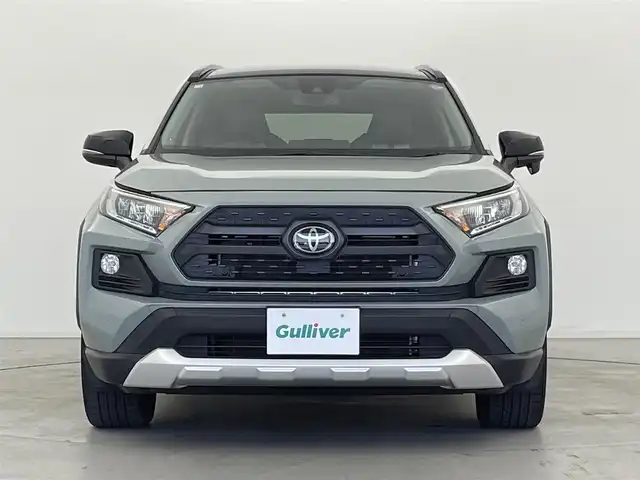 トヨタ ＲＡＶ４ アドベンチャー 群馬県 2020(令2)年 3.4万km アッシュグレーメタリック/アーバンカーキ パノラマルーフ/ブラインドスポットモニター/リヤクロストラフィックオートブレーキ/インテリジェントクリアランスソナー/純正9インチSDナビ/（フルセグTV/Bluetooth/CD/DVD/SD）/バックカメラ/トヨタセーフティセンス/・プリクラッシュセーフティ/・レーントレーシングアシスト/・レーダークルーズコントロール/・オートハイビーム/・ロードサインアシスト/ETC/パワーバックドア/LEDヘッドライト/電動パーキングブレーキ/オートホールド/プッシュスタート