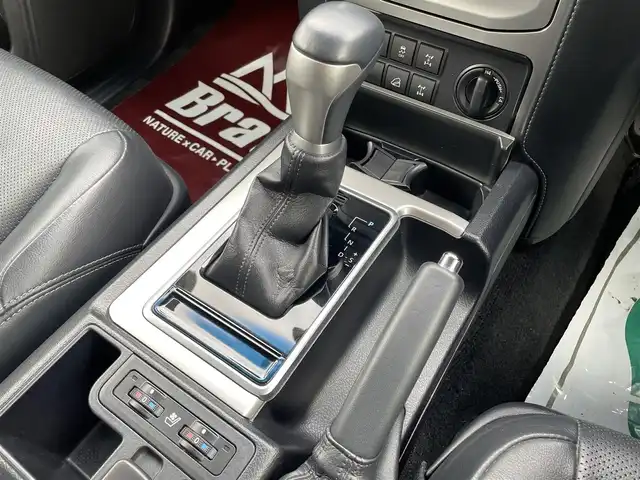 トヨタ ランドクルーザー プラド TX Lパッケージ 千葉県 2019(令1)年 6.6万km アバンギャルドブロンズメタリック 【ディーゼル 4WD 5人乗】/黒革シート/前席パワーシート/シートヒーター/シートベンチレーター/Tコネクトナビ/（Bluetooth・MSV・USB入力端子・フルセグTV/TVキャンセラー付）/パノラミックビューカメラ/フロント/サイド/バックカメラ/ビルトインETC2.0/プリクラッシュセーフティ/レーンディパーチャーアラート/レーダークルーズコントロール/オートハイビーム/オートライト/クリアランスソナー/センターデフロック/DAC/VIPERセキュリティ/ルーフレール/純正フロアマット